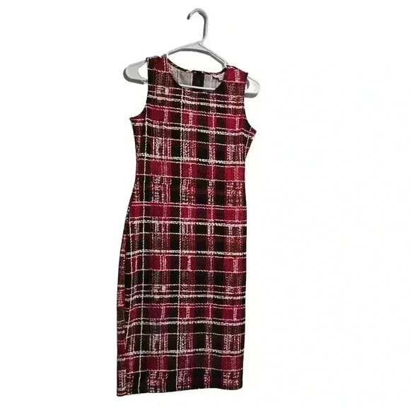 Bold Red and Black Plaid Sleeveless Bodycon Dress - Picture 5 of 8